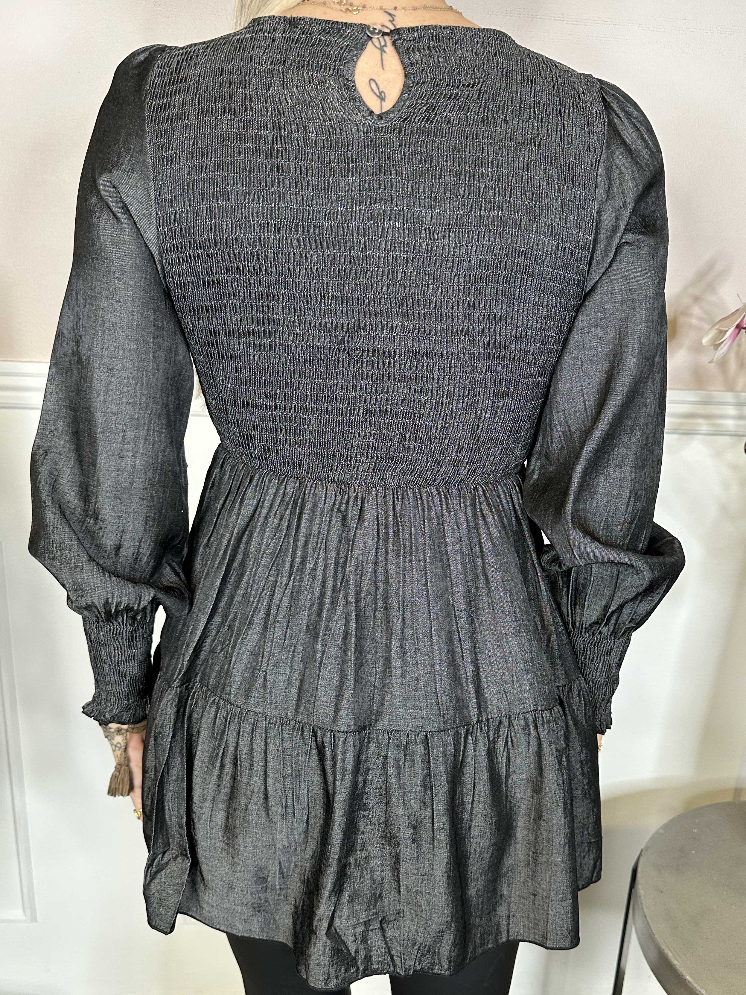 Kelly Denim Shirt - Elastisk blus med smock över bröstet